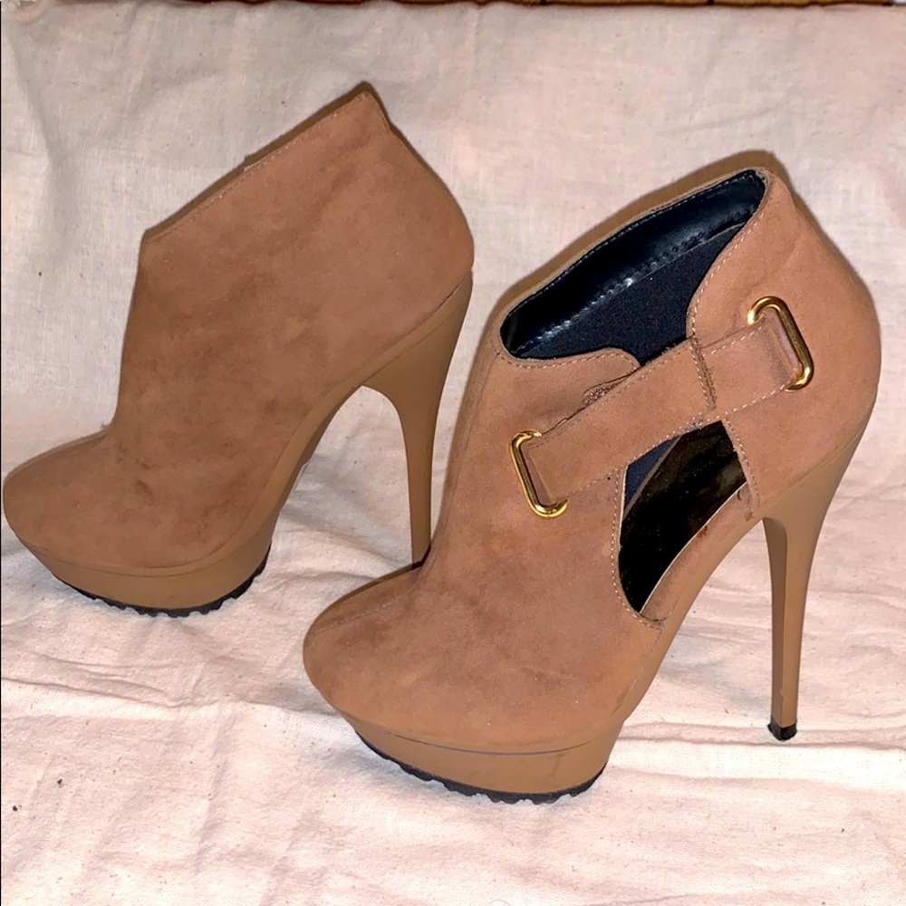 Michael Antonio suede strap side Heels size 5.5